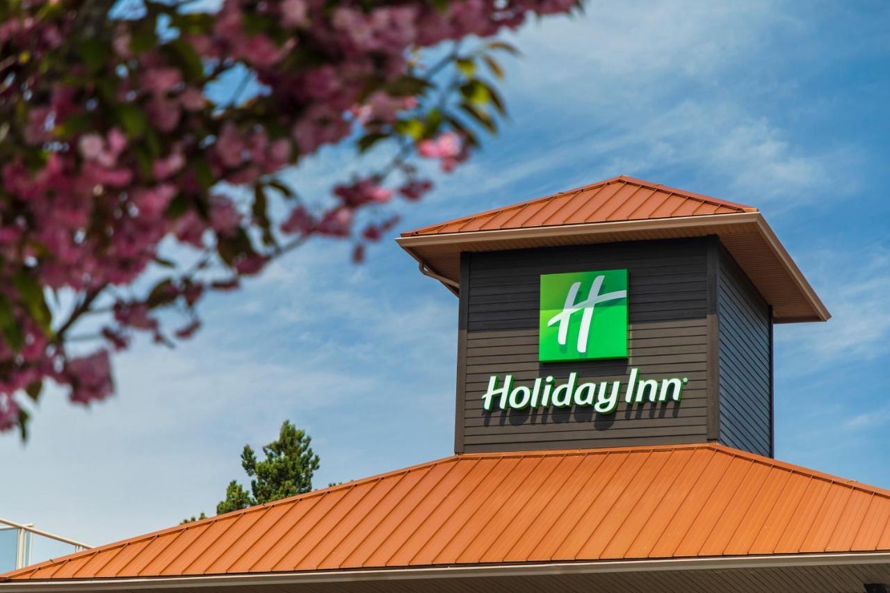 Holiday Inn Victoria - Elk Lake By Ihg Saanich Bagian luar foto